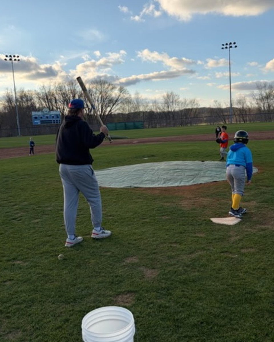 VUTrailblazers's tweet image. Building the Next Blazer ⚾

Members of VU Baseball spent time this week helping a local youth travel team at practice — sharing knowledge, energy, and love for the game.

#CommunityConnection
#BlazeTheDiamond
#BlazerBuilt
