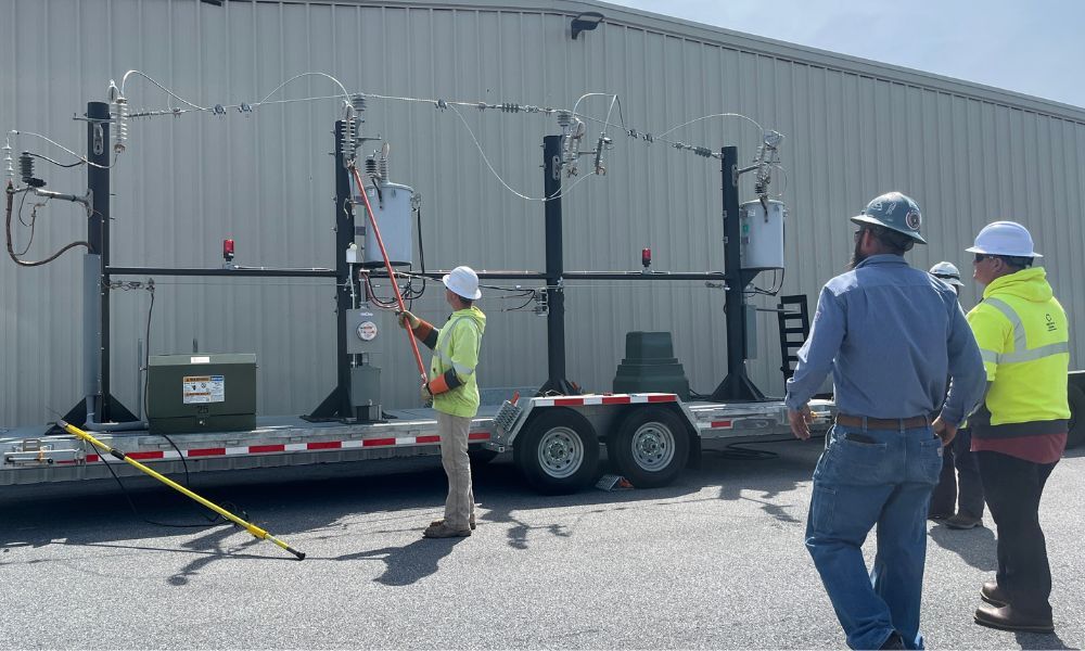 TimpsonTraining's tweet image. Running some tests on our high-voltage electrical demonstration trailer!⚡

#LinemanLife #HandsOn #TradeLife #FieldReady