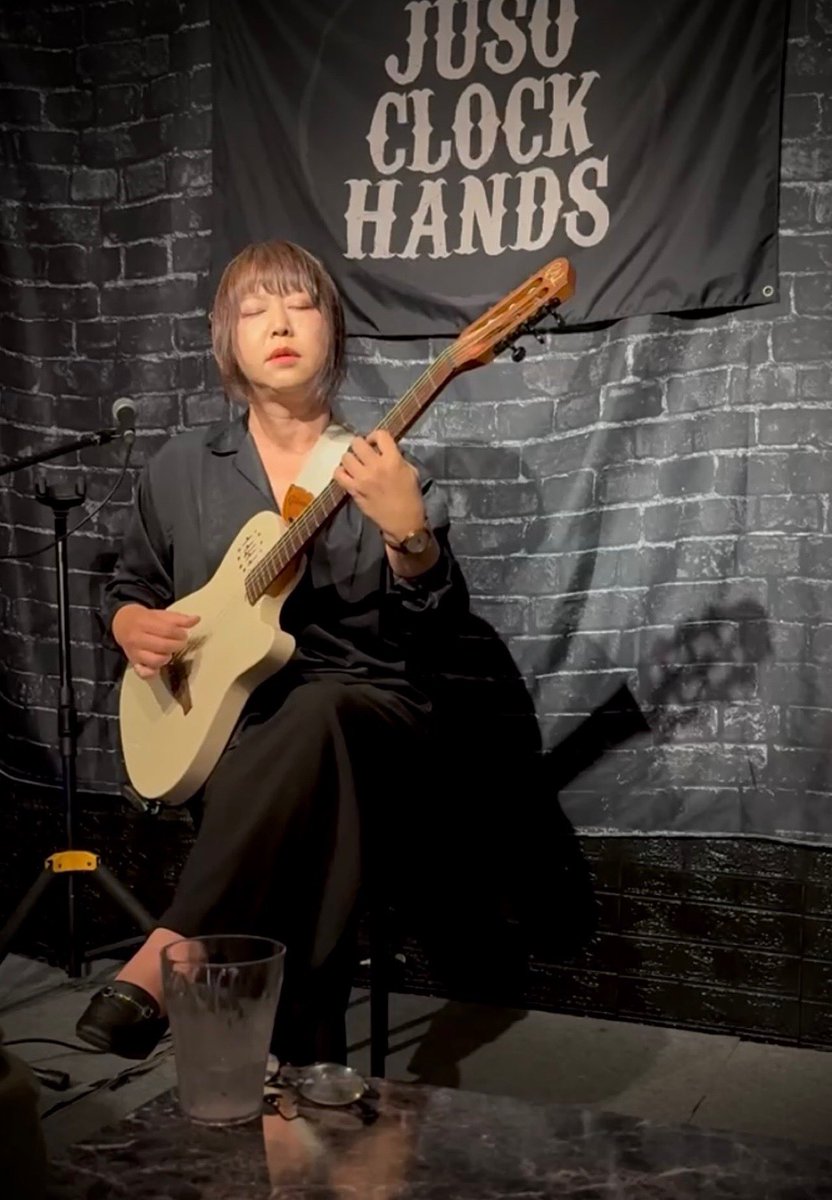 Guitarist_Rei's tweet photo. 60分ミニワンマン - JUSO BAR NOTE -
聴きに来てくれた皆様ありがとう！

最高の音を作ってくれて
曲の細かい場面とかも、表現の後押ししてくれたYOUDAIさん！ありがとう！

嬉しかった。
ギター弾いてて良かった、ホンマに。 https://t.co/qK1znO8UGl