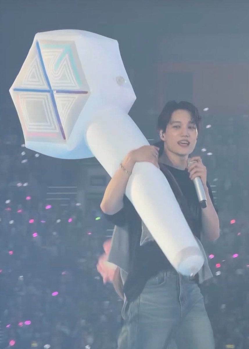 Donghae with giant Sujubong and Kai with giant Eribong 

#SUJUxEXO