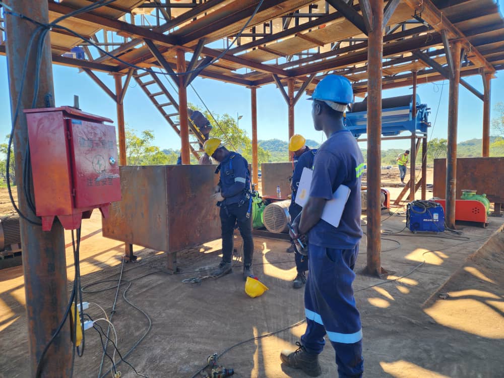 fsminingzw's tweet image. FS Mining Wash Plant is coming together nicely! 👍 Most of the assembling's done, now awaiting plumbing and final touches to get us up and running 💧🔩. Project's looking good! #FSMining #WashPlant #NearlyThere"