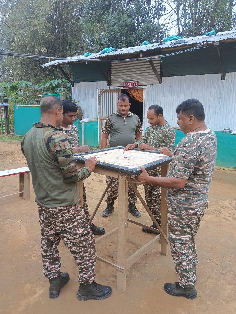 2Diphu's tweet image. After day long  duties,  Jawans of 20 Bn CRPF, Jiribam, Manipur relieve their stress by playing indoor &amp;amp; outdoor games in the evening. Fitness &amp;amp; fun, a winning combo! #CRPF #StressRelief #JawansInAction #FitnessAndFun"