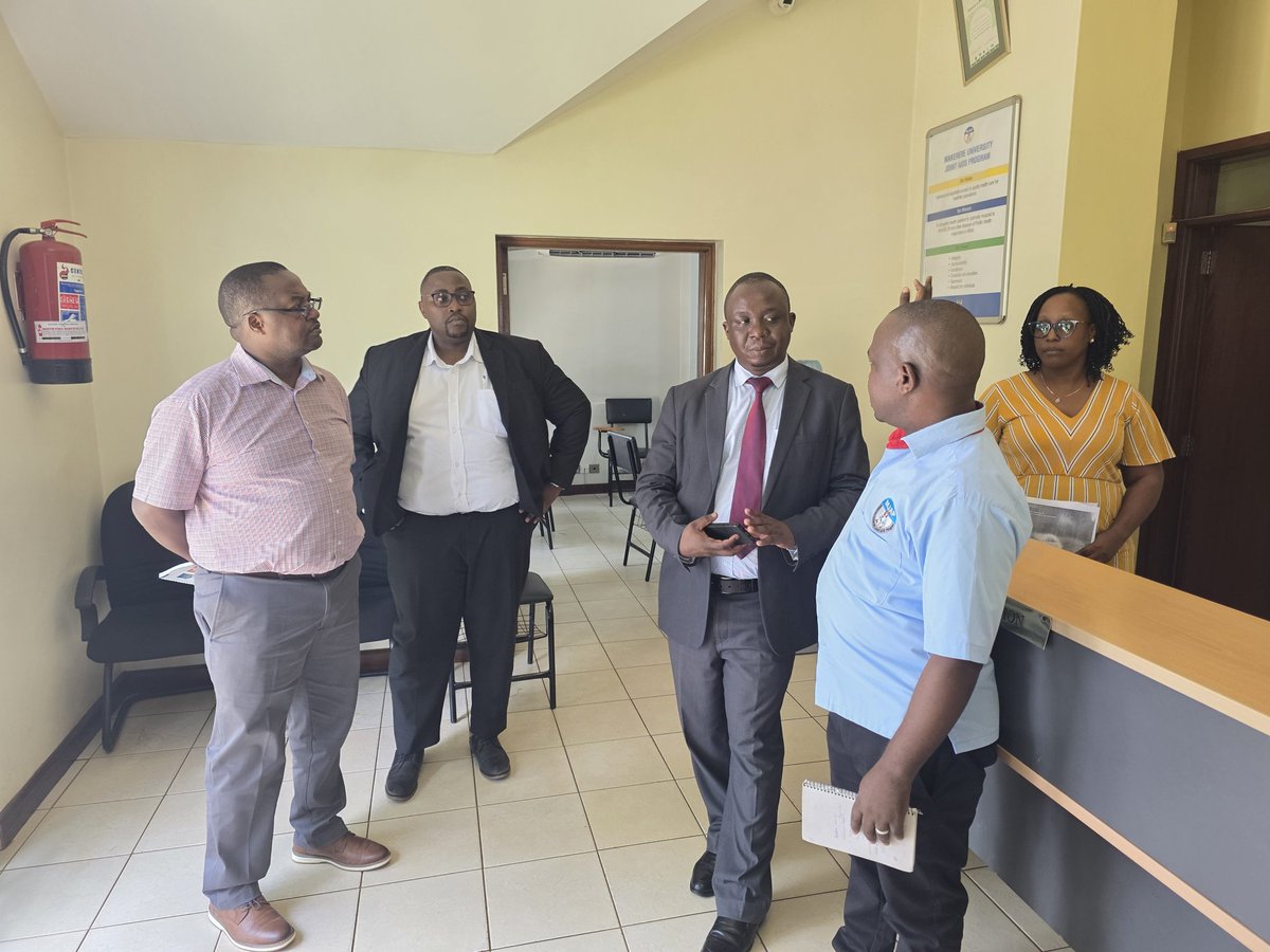 SemitalaFred's tweet photo. Earlier today,  Our @MJAPUg #MulagoISSCentreofExcellence,  the largest  HIV clinics in Uganda underwent a Sustainability assessment by the @MinofHealthUG and the USG team.  We are appreciative of the continued engagement with our key partners in quality service delivery. https://t.co/opG111h7JB