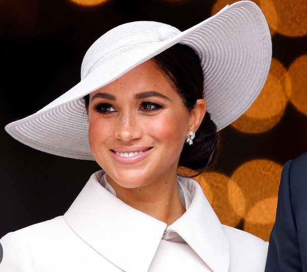 Trendspowers's tweet photo. Philanthropy has always been her heartbeat.Whether advocating for women’s empowerment, mental health,or racial equity,Meghan’s endeavors consistently align with her values.The Gala was just a stage where her dedication to communities shone #MeghanMarkle

https://t.co/qNnaXKyyZ0 https://t.co/NlmsPNr9w7
