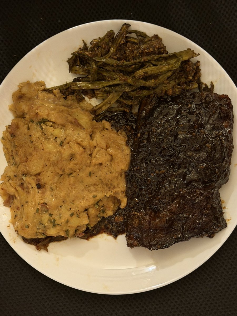 The_Rebsinator's tweet photo. Guess who’s back 🤩😎🥳
I hadn’t done very much since November 26 (2025) - Last night, I made beef short ribs (that took WAY longer to cook than I thought), cheesy garlic mashed baby potatoes, and garlic parmesan asparagus/brussels sprouts 🥰
Oh you bet!
#chefrebs #homechef https://t.co/4AwctoSHnO
