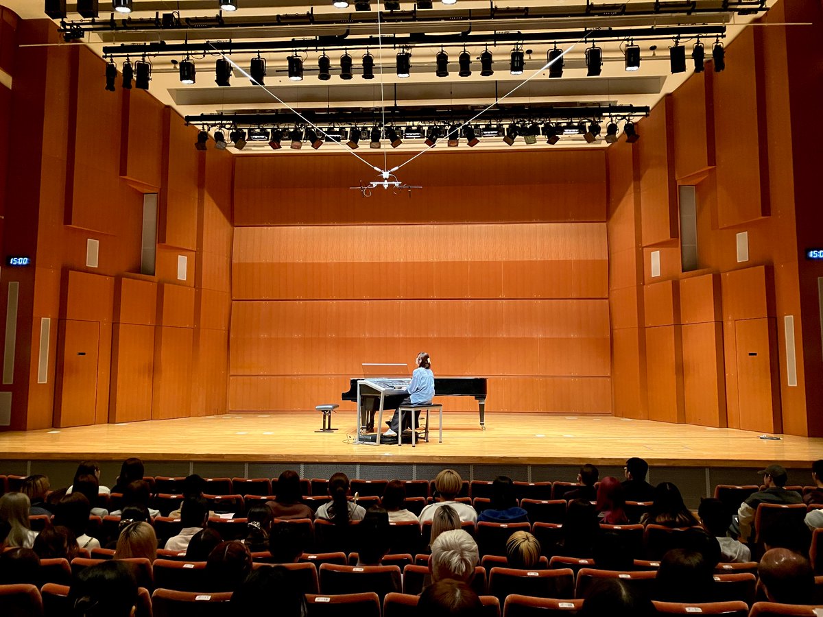 卒業生演奏会で ＃電子オルガンコース ＃佐藤結菜 さんが、在学中に天の川をイメージしアコースティック楽器の編成で作曲した、ピュアな旋律と浮遊感のあるテンションコードが印象的な曲を演奏しました🙂 ＃尚美 ＃エレクトーン ＃音楽総合アカデミー