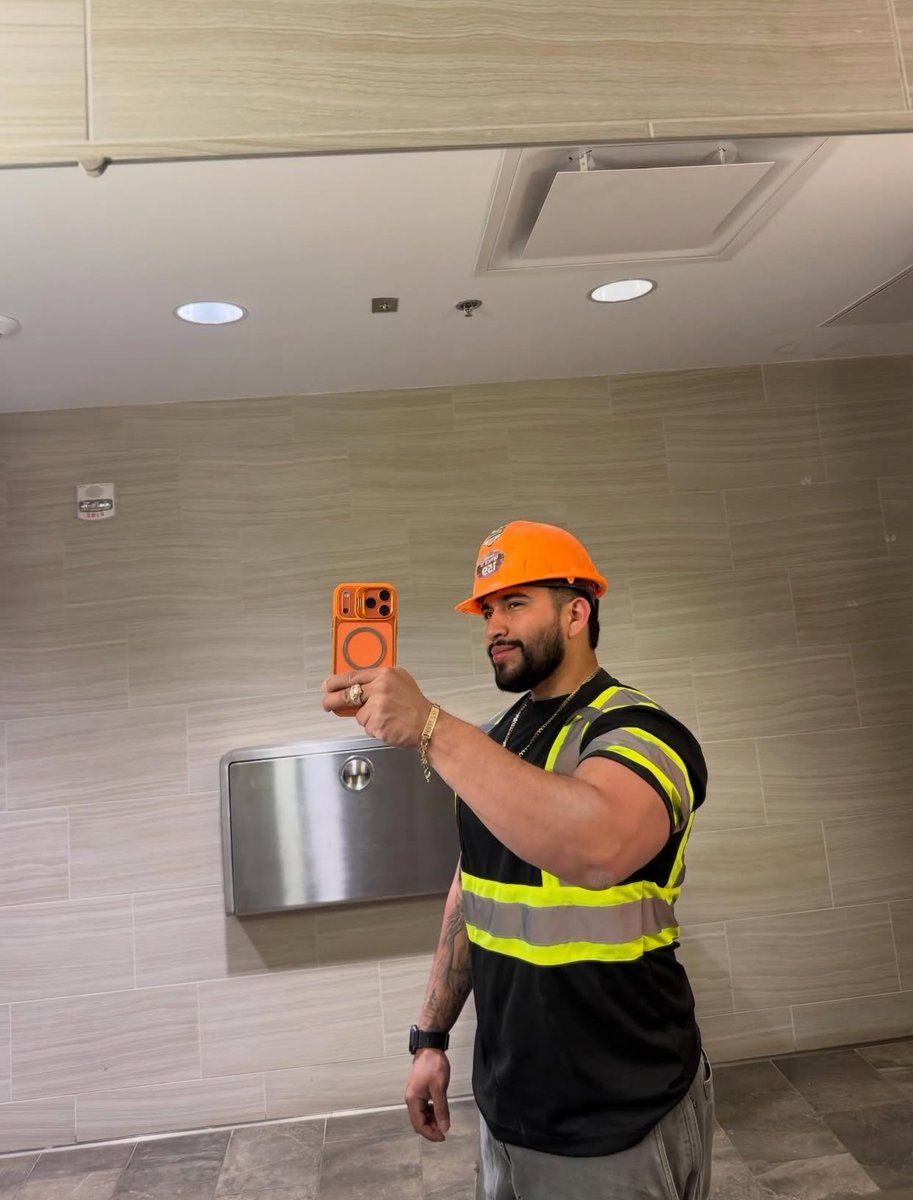 blue collar men tweet media