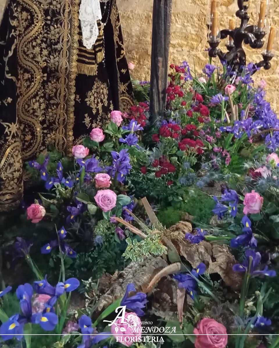 FloristaMendoza's tweet image. Lo Titulares de la @H_Expiracion en sus pasos exornados para el #ViernesSanto en #Cordoba.