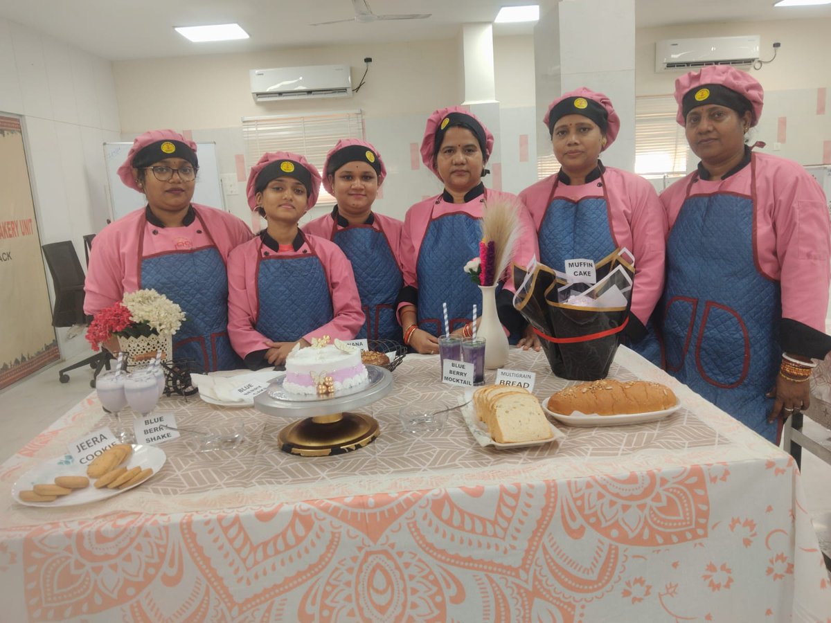 mission_shakti's tweet image. A proud milestone in empowering women through skill and opportunity! 
 24 Self Help Group members successfully completed 51 days of intensive Bakery Skill Development Training at the Bakery Skill Development-cum-Production Centre, Barabati Palace, Cuttack. 
 #SkillDevelopment