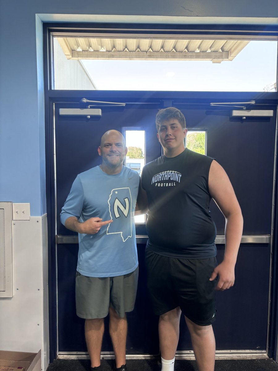 CoachGold57's tweet photo. College coaches please check out 2027 OL from Northpoint Christian in Southaven, MS 
@tucker_woodruff 

6’5” 295lbs
GPA: 3.95
Hudl: https://t.co/mGt9LQepen https://t.co/oyTriSw03C