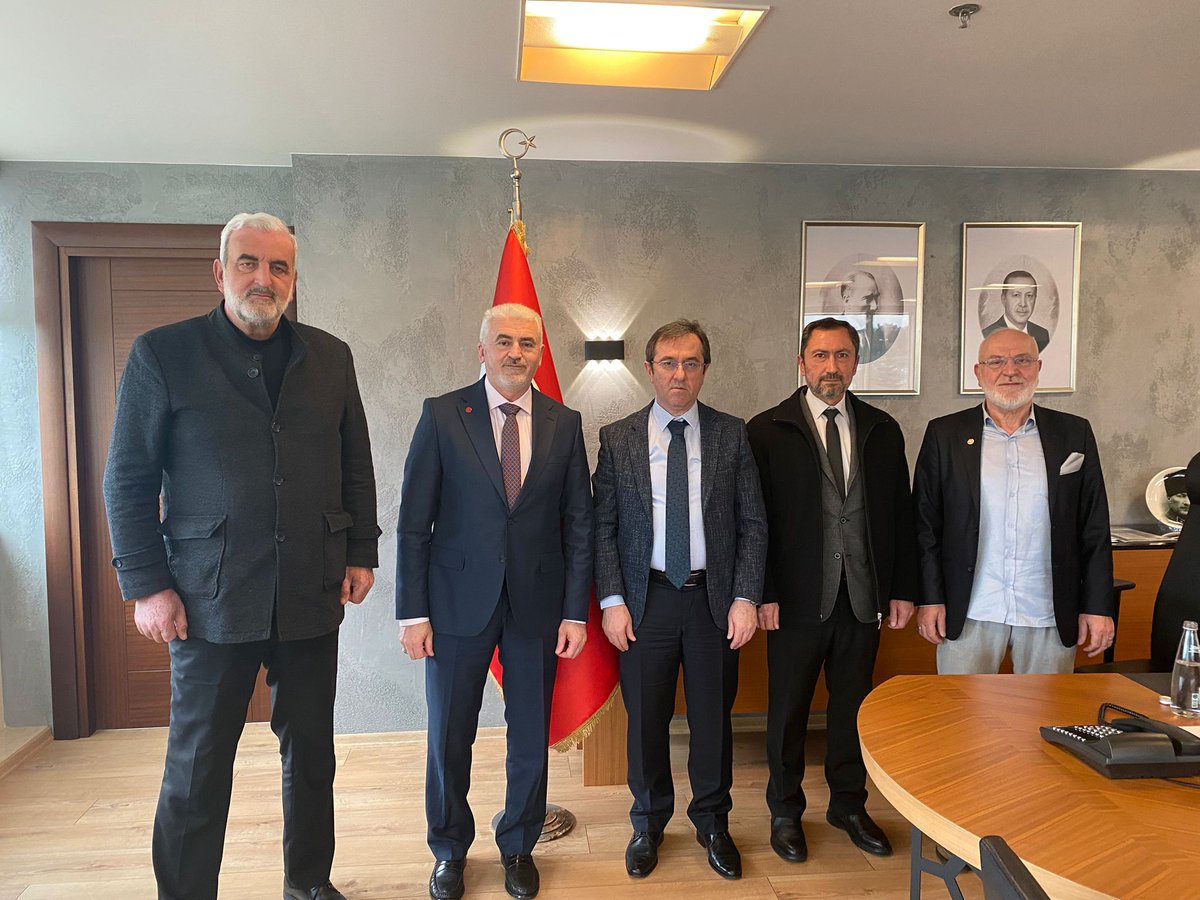 BinaliMacit's tweet photo. Sarıyer Kaymakamı Sayın Mehmet Maytalman ı Makamında Ziyaret Ettik Misafirperverliğinden Dolayı Kendisine Teşekkür Ederiz https://t.co/QyOrBOKgBL