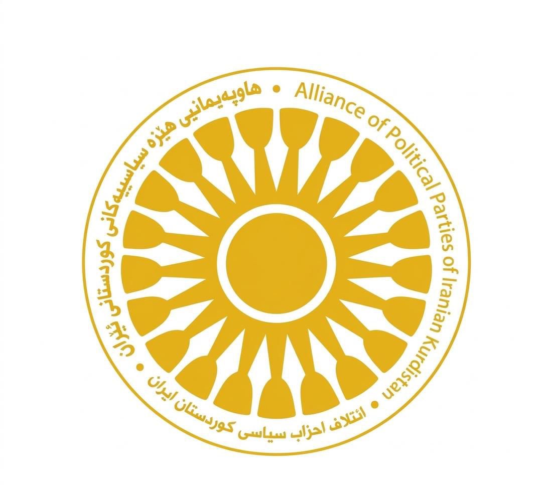 PDKIdeutsch's tweet photo. Erklärung der Koalition der politischen Parteien Kurdistans im Iran zum Waffenstillstand

Während der Nahe Osten 39 Tage lang im Feuer eines schweren Krieges brannte und das Regime der Islamischen Republik Iran unter massiven und direkten Angriffen der Vereinigten Staaten und Israels stand, erklärte sich das iranische Regime schließlich am Dienstag, den 7. April 2026 (18. Farvardin 1405), nach der Kapitulation gegenüber dem Ultimatum des Präsidenten der Vereinigten Staaten (wonach Iran im Falle der Nichtöffnung der Straße von Hormus „in die Steinzeit zurückversetzt“ würde), mit einem Waffenstillstand einverstanden.

Die Koalition der politischen Parteien Kurdistans hat die Entwicklungen aufmerksam verfolgt und erklärt ihre Position in den folgenden Punkten:

Erstens: Die Verantwortung des Regimes für den Krieg und die Zerstörungen

Der Ausbruch des Krieges und der Zusammenbruch der regionalen Sicherheit sind eine direkte Folge der spannungserzeugenden Politik der Islamischen Republik. Dieses Regime hat durch seine Bestrebungen, in den Besitz von Atomwaffen zu gelangen, durch Einmischung in die inneren Angelegenheiten anderer Länder, durch die Verfolgung der Politik des „Exports der Islamischen Revolution“, durch die Unterstützung von Terrorismus sowie durch die Entwicklung von Raketen- und Drohnenprogrammen die Welt in Richtung Instabilität getrieben. Dieser Krieg hat zu erheblichen Schäden für die Zivilbevölkerung und zur Vertreibung Tausender Familien geführt.

Zweitens:

Wir begrüßen jede Maßnahme, die zur Beendigung des Blutvergießens und zum Schutz des Lebens von Zivilisten führt, warnen jedoch davor, dass der Waffenstillstand nicht zu einer taktischen Gelegenheit für das Regime werden darf, um sich – wie in der Vergangenheit – neu zu formieren und sich dem Erwerb von Atomwaffen anzunähern. Jede Vereinbarung, die den Willen der Bevölkerung Irans ignoriert, wird lediglich ein vorübergehender und gefährlicher Frieden sein.

Drittens:

Ein Waffenstillstand ist nur dann sinnvoll, wenn er den Beginn folgender Maßnahmen darstellt:
1.Die vollständige Beendigung militärischer, sicherheitsbezogener Eingriffe sowie der Organisation und Steuerung regimeabhängiger Kräfte.
2.Der grundlegende Abbau der Atom- und Raketenprogramme.
3.Die Einhaltung der Menschenrechtsprinzipien sowie die Anerkennung der legitimen Rechte der in Iran lebenden Völker, insbesondere des Rechts auf Selbstbestimmung für das kurdische Volk.

Viertens:

Die 47-jährige Erfahrung der Islamischen Republik hat gezeigt, dass dieses Regime nicht reformierbar ist und dass nur durch grundlegende Veränderungen und Demokratie Ruhe in die Region zurückkehren kann. Die Freiheitsbewegung Kurdistans schöpft ihre Existenz, Kontinuität und Stärke aus ihrem Volk und aus dem Willen zur Freiheit und Selbstbestimmung und ist kein Produkt internationaler Kriege oder Konflikte. Daher können weder ein Waffenstillstand noch irgendeine Vereinbarung mit der Islamischen Republik Iran diese Bewegung aufhalten. Kein Waffenstillstand und keine politische Vereinbarung wird uns von unserem Streben nach Freiheit und Selbstbestimmung abhalten.

Es lebe der berechtigte Kampf des kurdischen Volkes.

Koalition der politischen Parteien Kurdistans im Iran
18. Farvardin 1405 (7. April 2026)