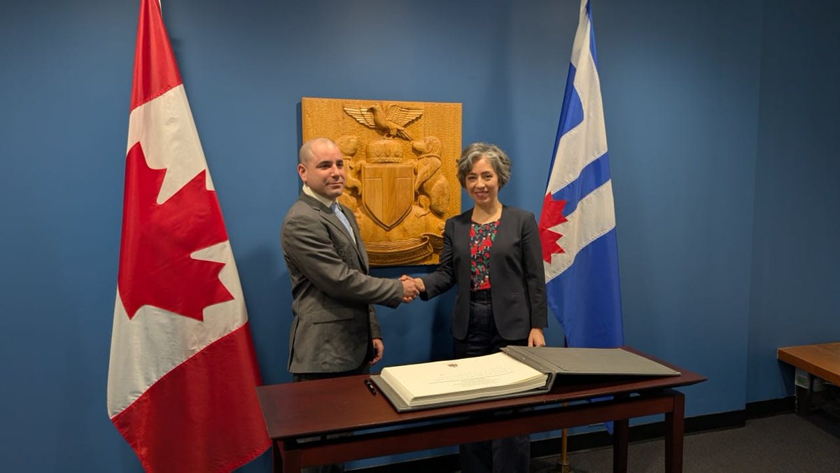 CGCuba_Toronto's tweet image. The General Consul of #Cuba in Toronto Victor Garcia Sanchez met Alejandra Bravo, Councillor of #Toronto city. The General Consul gave an overview about the current situation in Cuba. Ms. Bravo expressed her solidarity with the Cuban people.