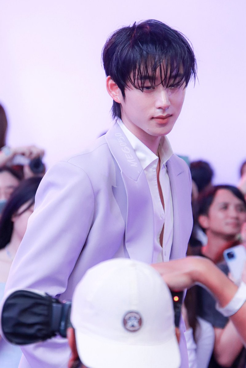 meG. | 🌃 tweet media