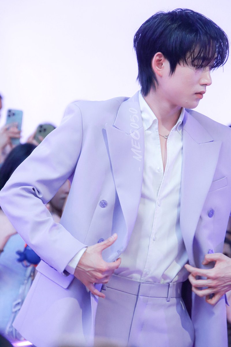 meG. | 🌃 tweet media