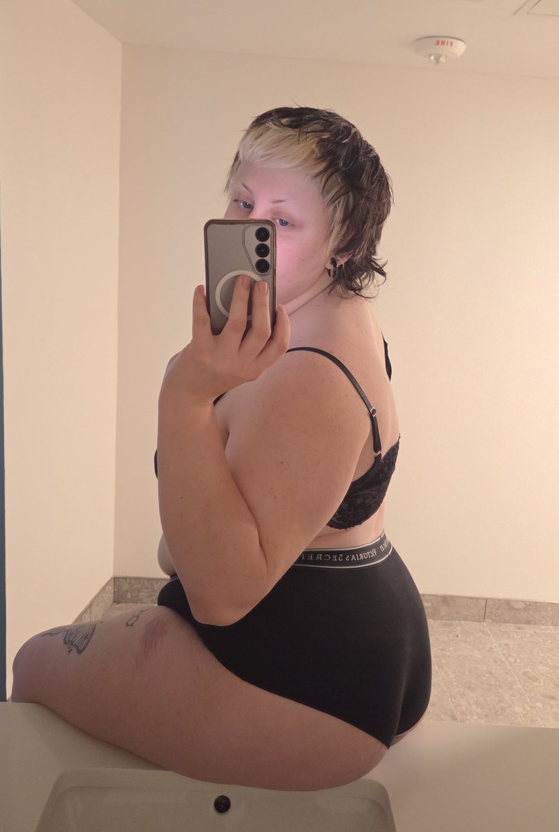 Megan 🥀 tweet media