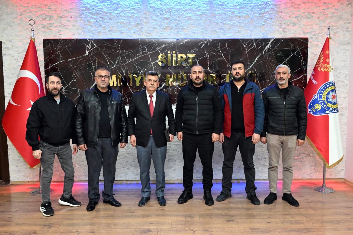 Ülkü Ocakları Siirt İl Başkanımız Sn. Dr. Kadir Ekin ve beraberindeki heyet, Türk Polis Teşkilatımızın 181. Yılı vesilesiyle İl Emniyet Müdürümüz Sn. Necmettin Öztürk’ü ziyaret ederek polis haftasını kutladı.
