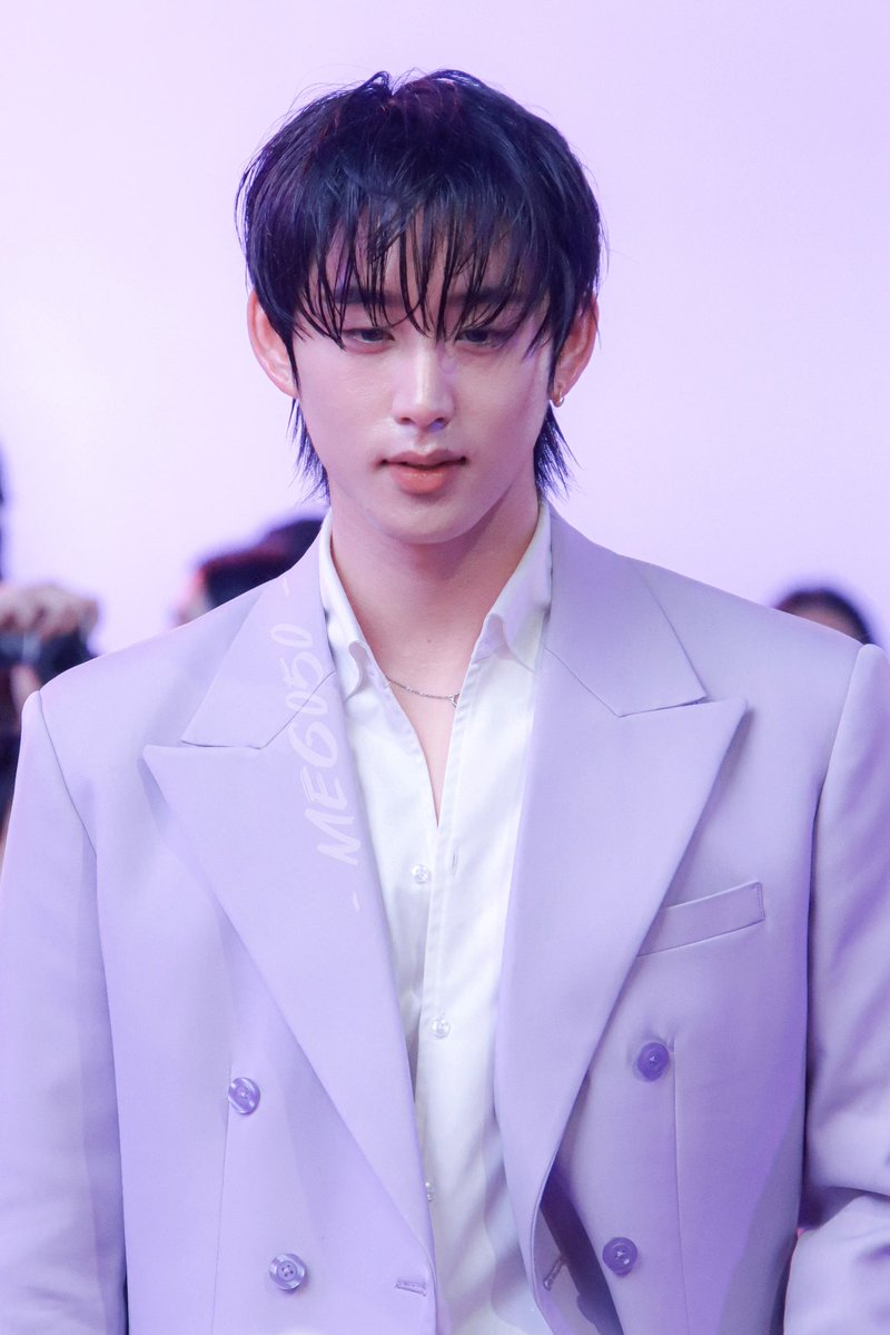 meG. | 🌃 tweet media