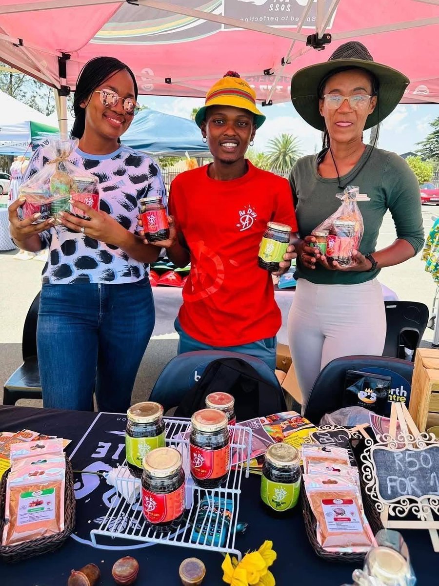 KatlegoMaseng1's tweet photo. Meet Gontse Selaocoe (27) aka Pantsula La Jam from Orange Farm, JHB 🇿🇦

Taught by his grandmother how to make jam, he turned that skill into a business — All Day Jam.

From a backyard garden to store shelves, he now produces 4 flavours: Tomato, Melon, Peach & Pear — growing most of the ingredients himself. Today, his product is even available online at Makro.

The dream is always valid. 💯🔥