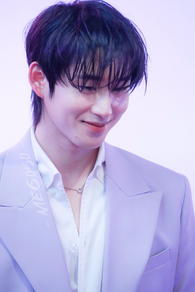 meG. | 🌃 tweet media