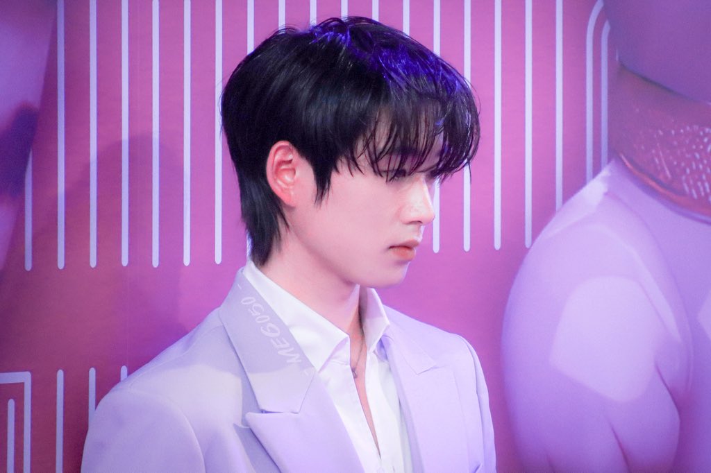 meG. | 🌃 tweet media