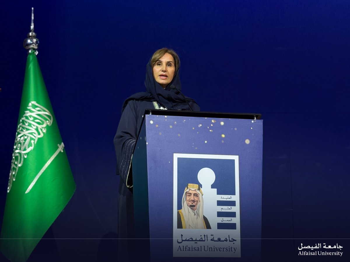Alfaisaluniv's tweet image. في ختام احتفالات #جامعة_الفيصل بتخريج دفعة عام 2026، رعت صاحبة السمو الملكي الأميرة هيفاء الفيصل حفل تخريج طالبات كليات الهندسة والحوسبة المتقدمة، والطب، والصيدلة، والعلوم والدراسات العامة، إلى جانب خريجات برامج الماجستير في الهندسة.
ويمثلن الدفعة الخامسة عشرة، في محطةٍ تتوّج