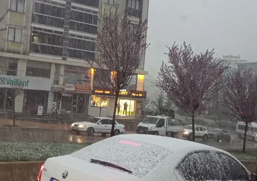 55demirr's tweet photo. Kastamonuya kar yağıyor desem inanmazlar kastamonu’da  olmayanlar 🙃 https://t.co/K6P4OFAGqy