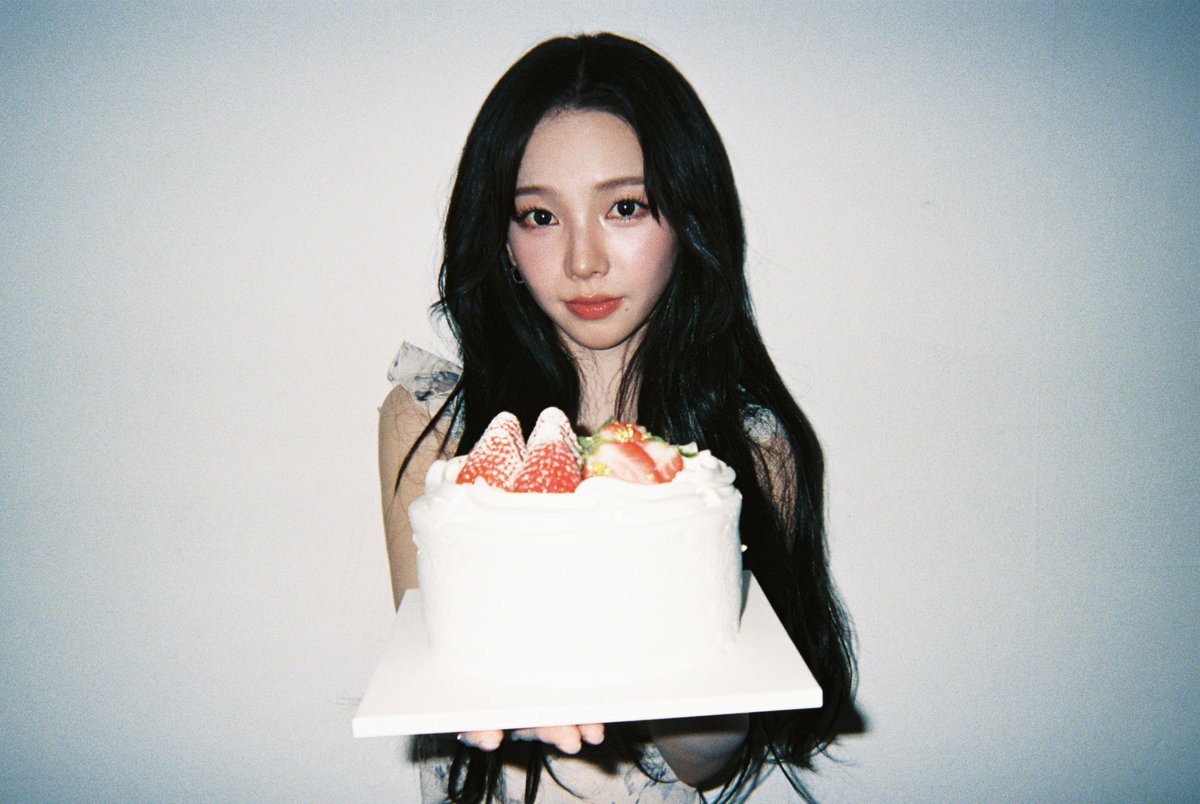 KR birthday girl! 𐙚 tweet media