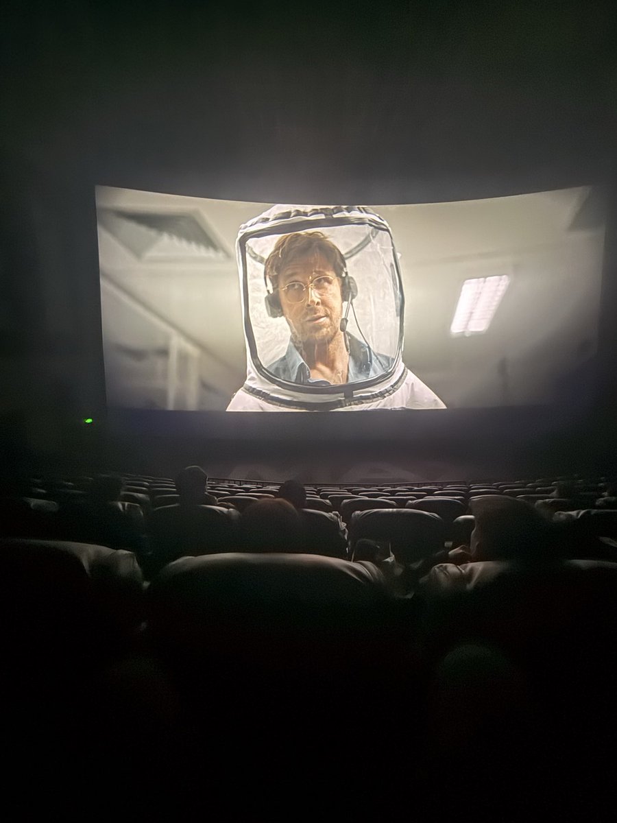 luxdav's tweet photo. So chill to go watch an English movie in a suburb of a tier 2 city in china, literally only 10 people in the cinema, about 5€ https://t.co/AxuTgdVT9f