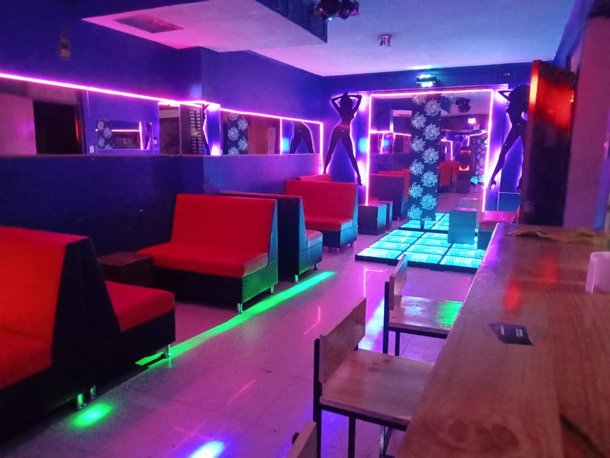 CarabArica's tweet image. Dando respuesta a distintas denuncias ciudadanas, Carabineros de la 3ª Comisaría, a través de su Sección de Investigación Policial #Sip, registró y clausuró un domicilio particular donde se expendía alcohol y ejercía la prostitución de manera ilegal, notificando y denunciando