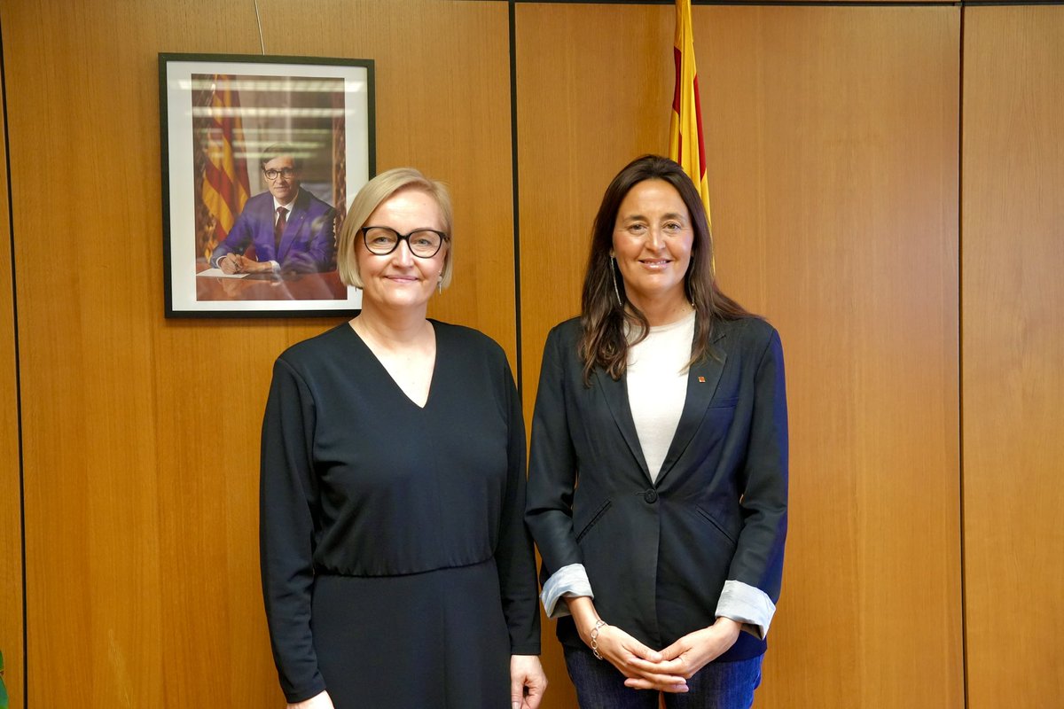 eniubo's tweet photo. Estònia és un referent educatiu que ha fet un recorregut important de millora dels aprenentatges, especialment en la lectoescriptura i en la introducció de la IA al sistema educatiu. Avui he tingut l’honor de compartir experiències i reptes amb la seva ministra d’Educació, Kristina Kallas @haridusmin. Moltes gràcies per la trobada i l’intercanvi d’opinions tan enriquidor.