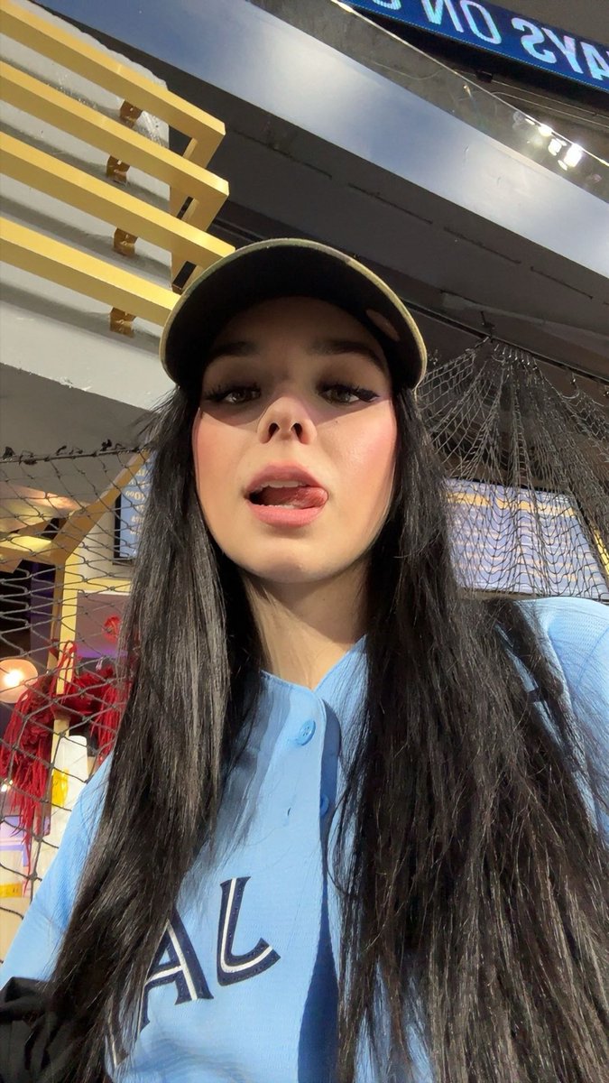 kayla tweet media