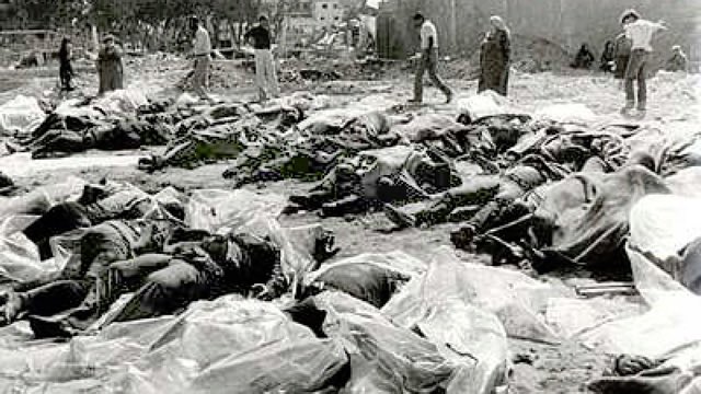 LE MASSACRE DE DEIR YASSIN : ON N’OUBLIE PAS, ON NE PARDONNE PAS.

Les Palestiniens ont commémoré jeudi le 78ème anniversaire du massacre de Deir Yassin, perpétré en 1948 par les milices sionistes Irgoun et Stern, qui fit entre 250 et 360 victimes palestiniennes.

Ce massacre eut