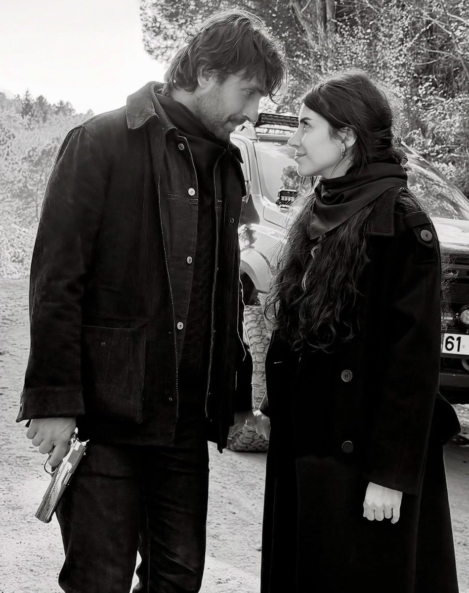 Her zerreleri ayrı yakışıyor ama en çok saçları lülüklerini bile shiplediğim o çift