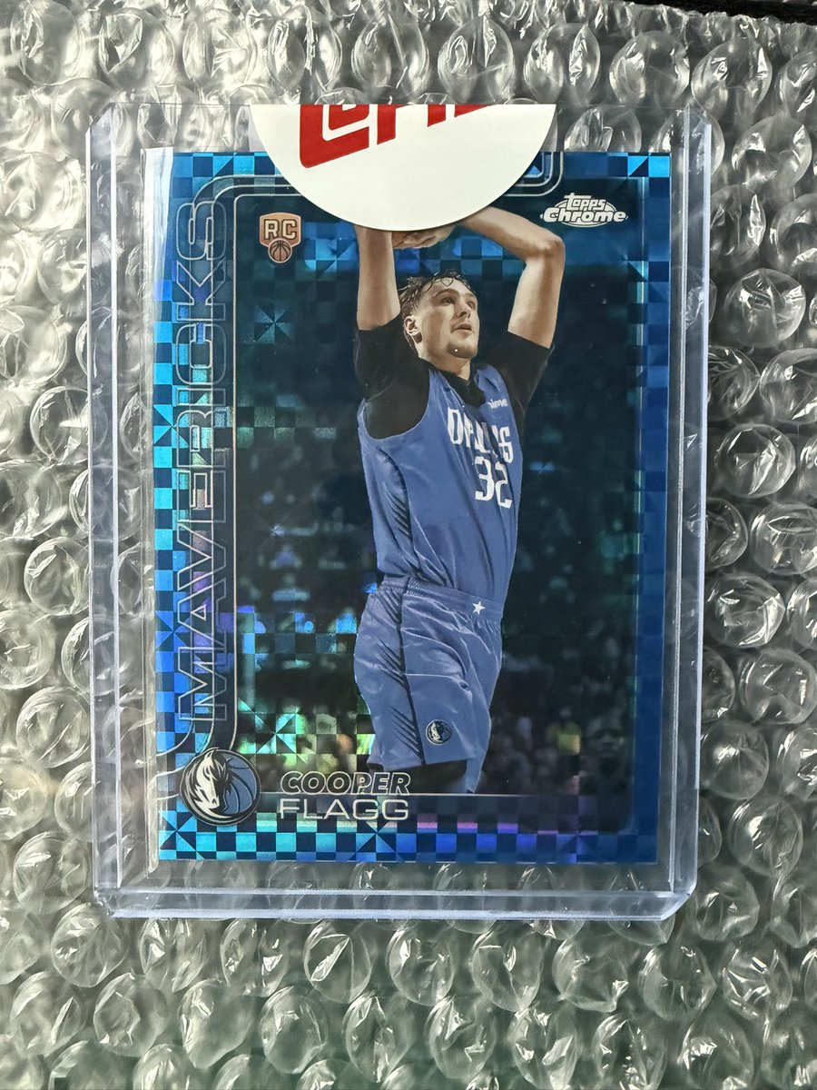 TheCryptoGhoul's tweet photo. Flagg Blue X Fractor came in a little early! @CardPurchaser https://t.co/0unqt54BKT