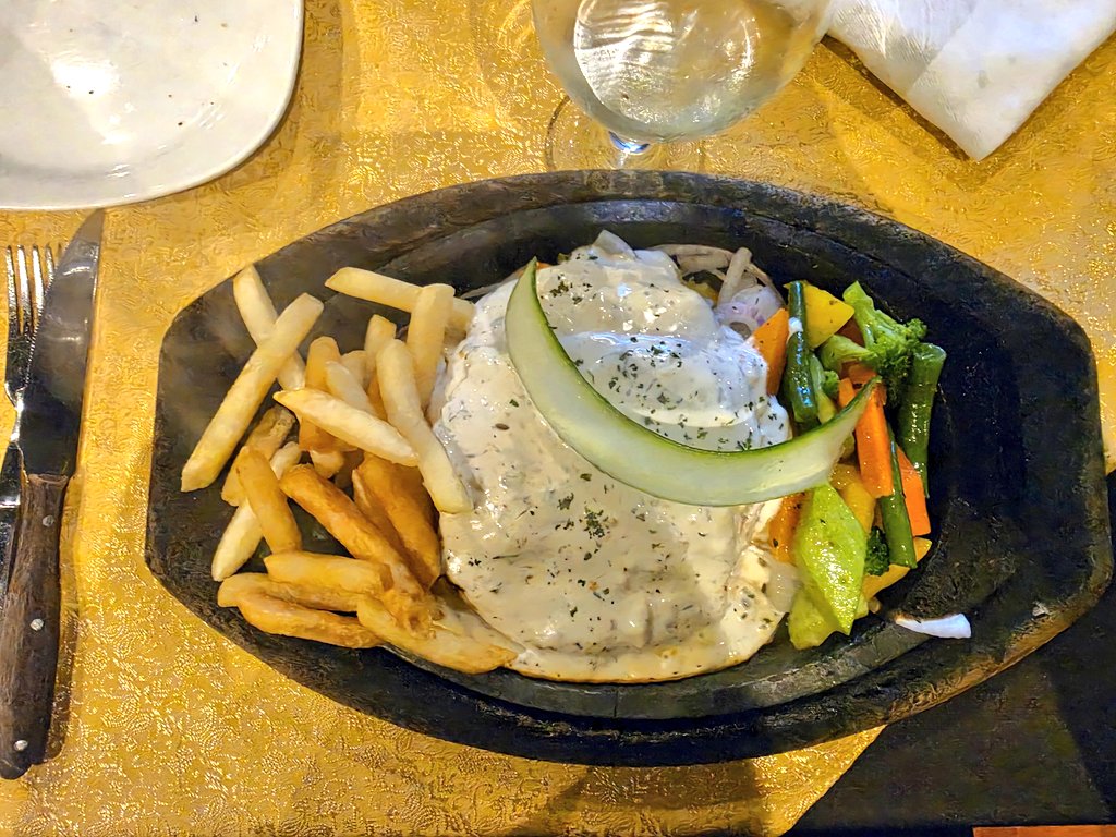 WanderMilesAway's tweet image. Steak dinner. 

#isb #oxngrill #dinner #steak