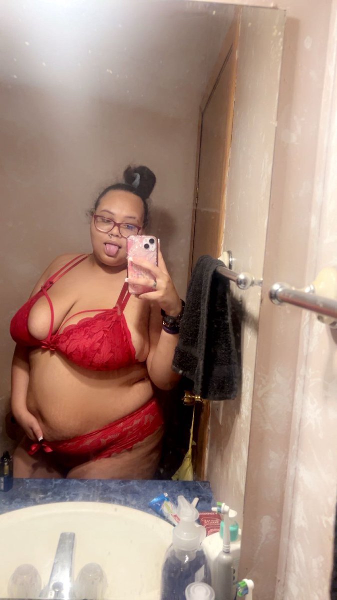 ellamaee23's tweet photo. good afternoon babies😩💦 #onlyfans #fyp #bigtits #biggirl #virałpost #onlyfansviral https://t.co/H5OnM7RZrc