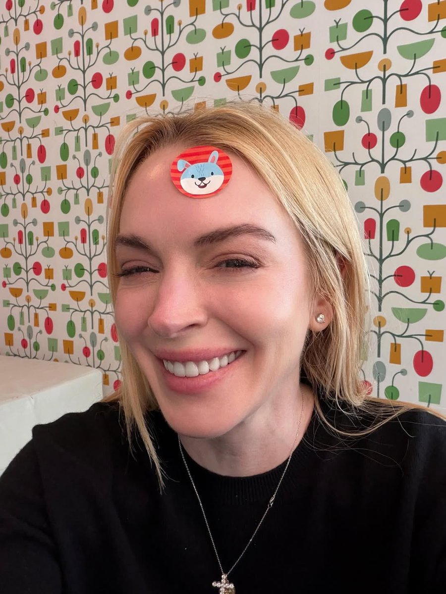 Lindsay Lohan Fansite tweet media