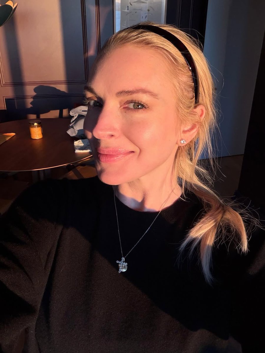 Lindsay Lohan Fansite tweet media