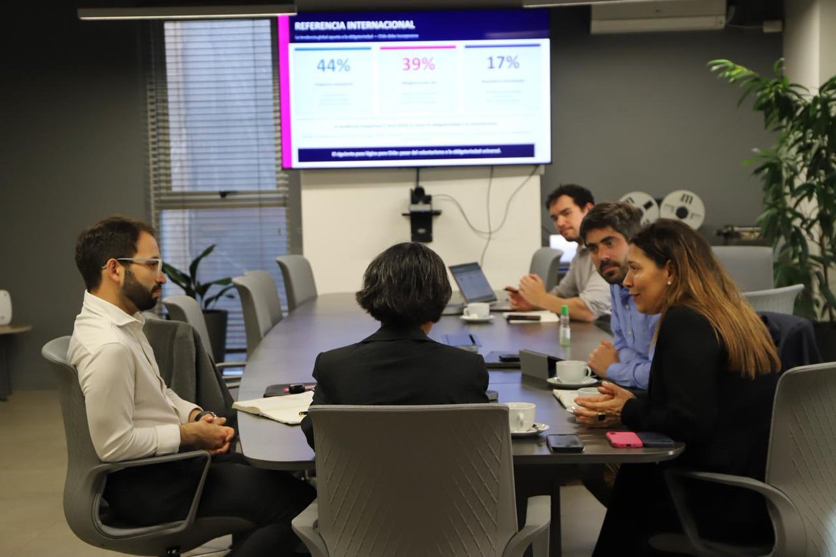 colmedchile's tweet image. [#ResumenSemanal] Nuestra Pdta., Dra. Anamaría Arriagada junto al prosecretario, Dr. Luis Vargas se reunieron con Mariela Formas, vicepresidenta de la Cámara de Innovación Farmacéutica #CIF, para abordar estrategias para potenciar el uso de la plataforma de transparencia de la