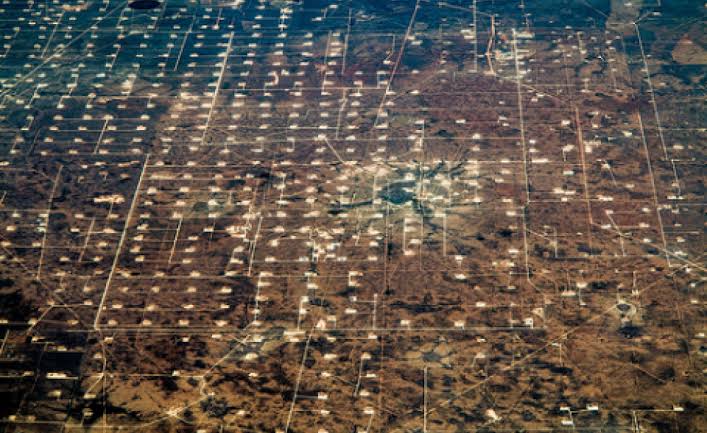 <a href="/lajornadaonline/">La Jornada</a> Además de que van a sacrificar los territorios del campesinado indígena y mestizo, el lucro de esta explotación será para las mismas empresas gringas a las que ya les compramos el gas, en este presunto "esquema mixto".

No al FRACKING