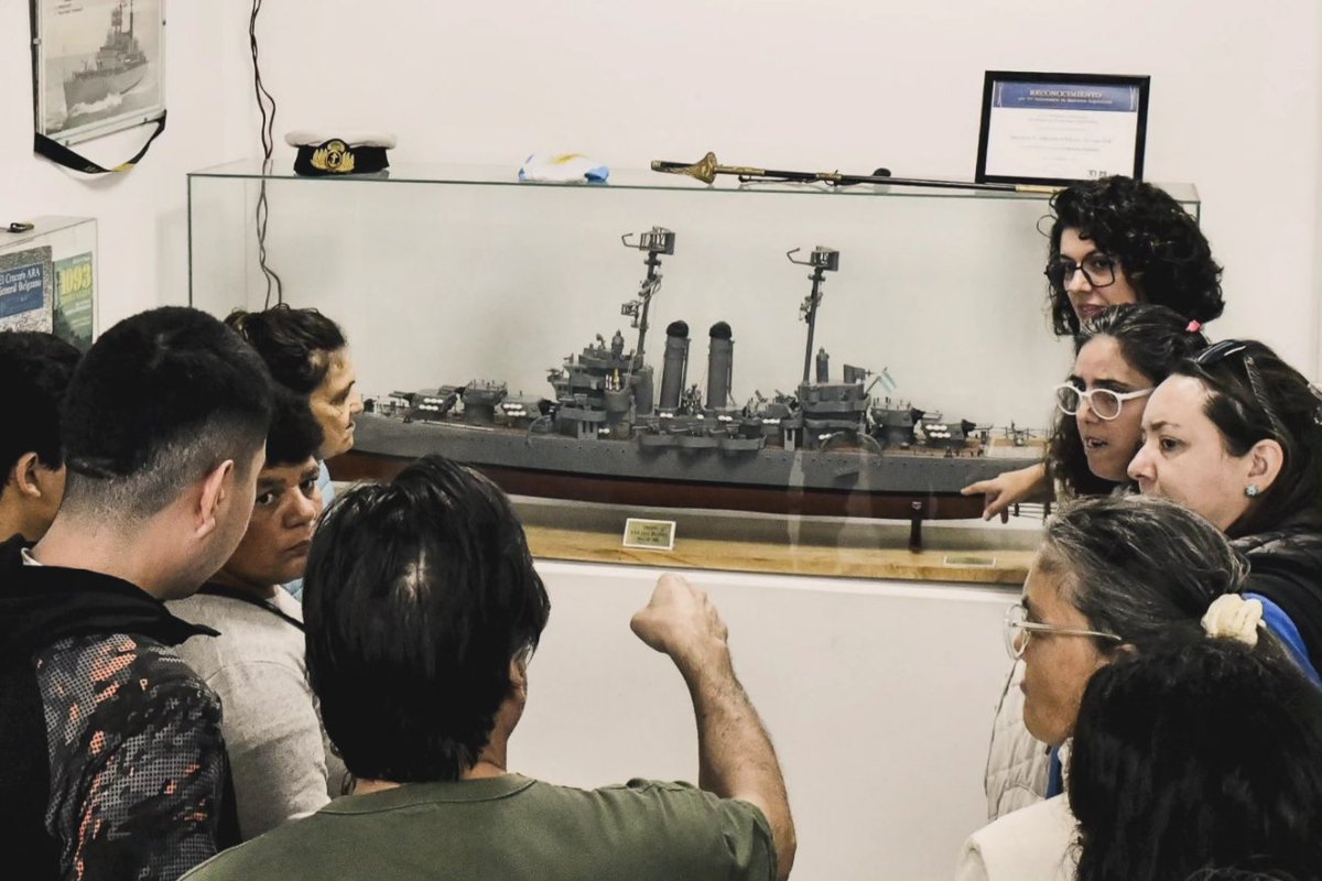 Malvinas, una historia para cada forma de percibir 💙🇦🇷

En el Museo Ex Combatientes de Malvinas, en Los Polvorines, se llevó adelante una visita guiada pensada desde la inclusión: con programas, cuentos breves y apoyos visuales que acercaron los contenidos históricos de manera