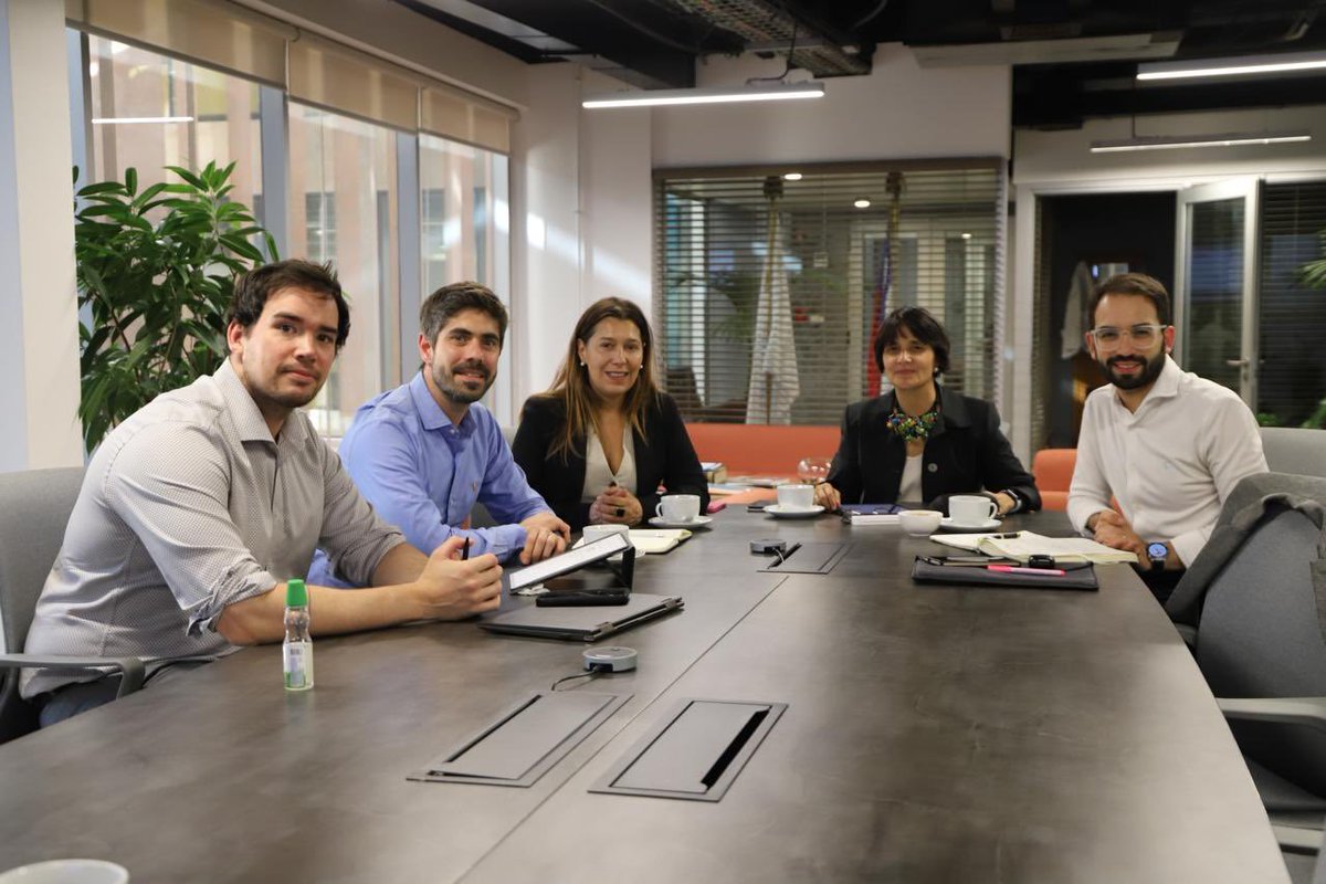 colmedchile's tweet image. [#ResumenSemanal] Nuestra Pdta., Dra. Anamaría Arriagada junto al prosecretario, Dr. Luis Vargas se reunieron con Mariela Formas, vicepresidenta de la Cámara de Innovación Farmacéutica #CIF, para abordar estrategias para potenciar el uso de la plataforma de transparencia de la