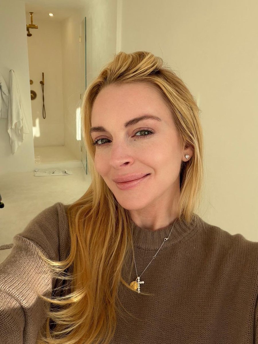 Lindsay Lohan Fansite tweet media