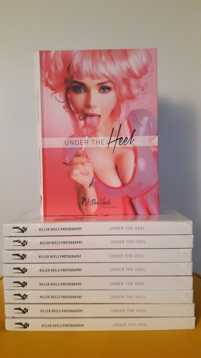 KillerHeelsPho2's tweet image. Suitable for bookshelves and coffee tables everywhere. 

@JasmineJamesXX1 &amp;amp; @rubberpassion 

#bookshelves #coffeetables #book