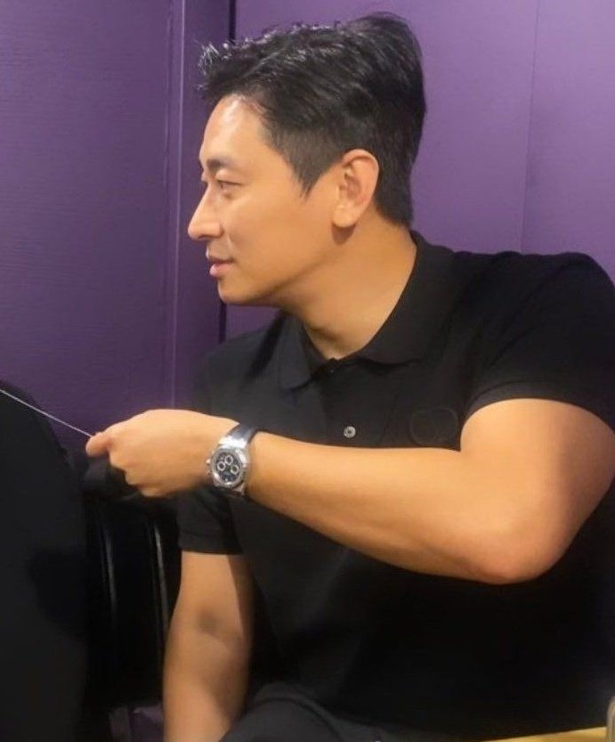 woojoo_space_'s tweet photo. 오빠 팔뚝...･᷄-･᷅ https://t.co/XbwTNKTzio