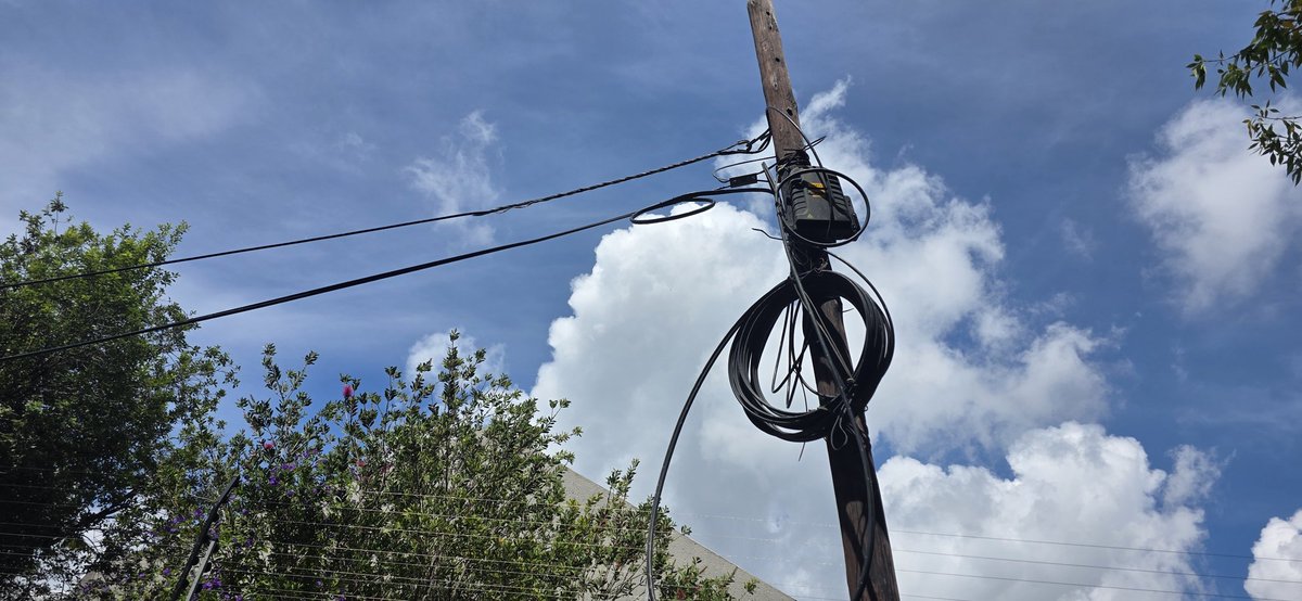 Thejoffs's tweet photo. @TelkomZA seems your fibre cables have collapsed onto our building Electric Fence at Setai,18 Syferfontein Rd, EltonHill. Please can you remove the cables and fix https://t.co/bwyqdAxSU9
