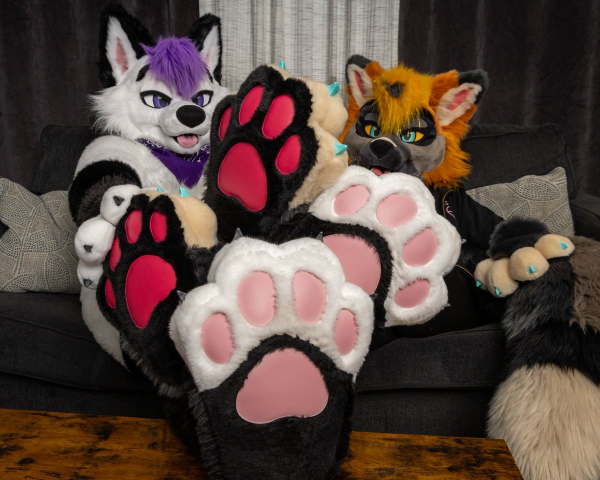 LavenderFoxxo's tweet photo. See something you like? 😘
#FursuitFriday 
📷 @_itneo_
🦊 Cricket (IG) https://t.co/CJVVz278xl