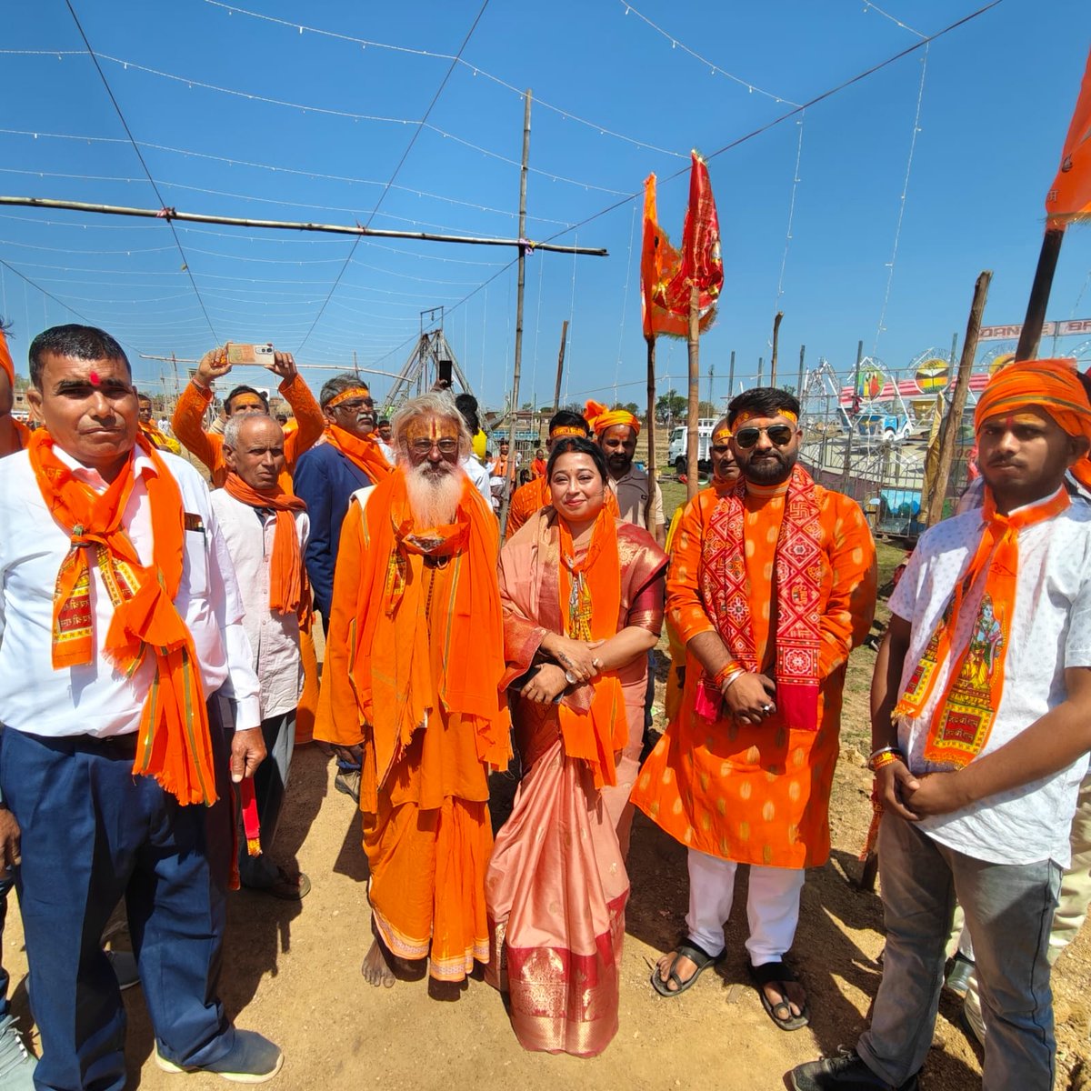 AnamikaDevi19's tweet photo. सिमरिया प्रखंड अंतर्गत ग्राम इचाककला, आराआतु एवं बेलगड्डा में आयोजित श्री श्री 1008 रुद्र सप्तदिवसीय महायज्ञ की पावन कलश यात्रा में हजारों श्रीराम भक्तों एवं माताओं-बहनों के साथ सम्मिलित होने का सौभाग्य प्राप्त हुआ। https://t.co/9maaG47Ll9