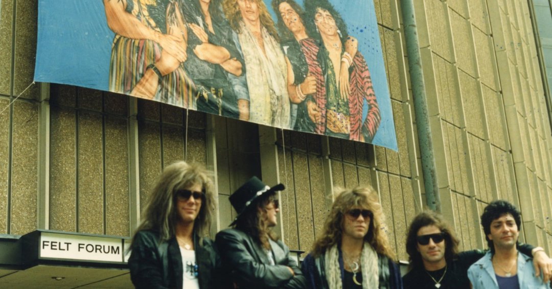 BonJovi's tweet photo. Rewind to ’87 ⏪ First sold-out MSG show https://t.co/W4kqPYiAx9